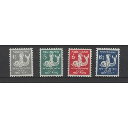 Nederland 225-228 Kind 1929 MNH/postfris  CV 80 €