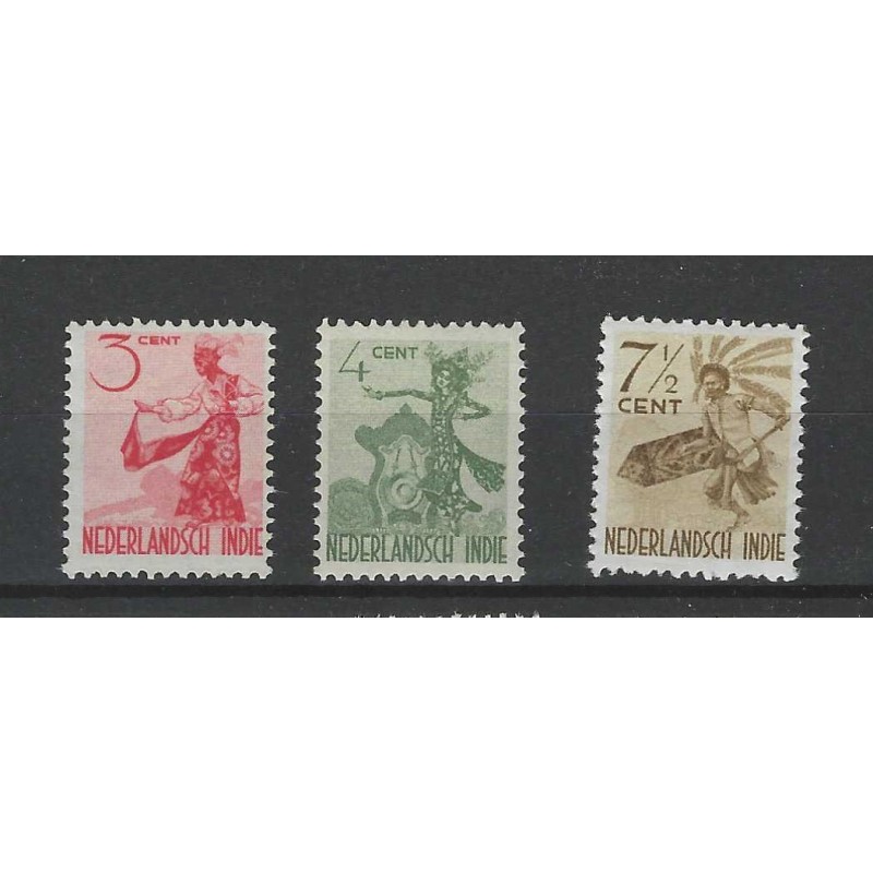 Ned. Indie  334-336 Inheemse damsers MNH/postfris  CV 2 €