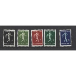 Nederland 327-331Kind 1939 MNH/postfris CV 32,5 €