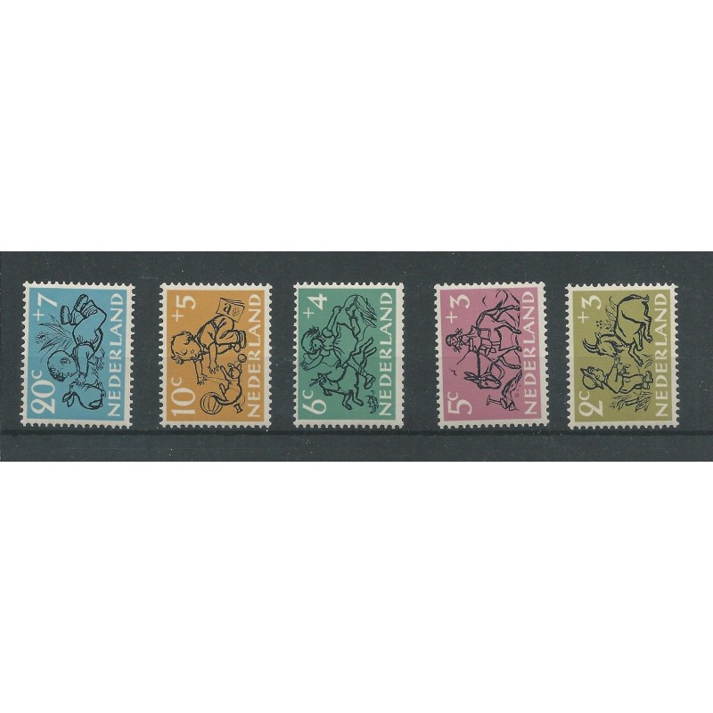 Nederland 596-600 KIND 1952  MNH/postfris  CV 12,5 €