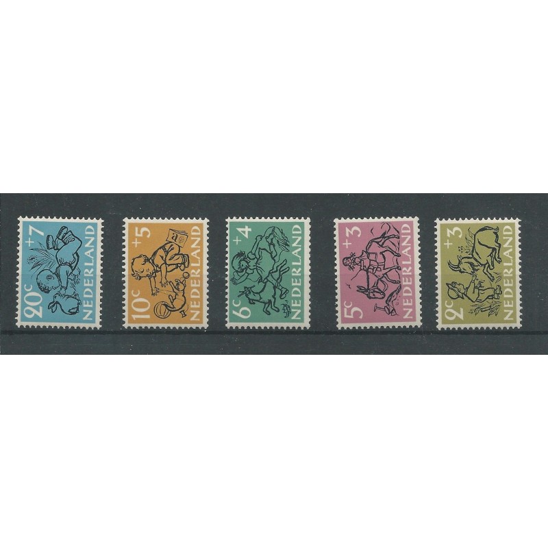 Netherlands 596-600 CHILD WELFARE 1952  MNH  CV 12,5 €